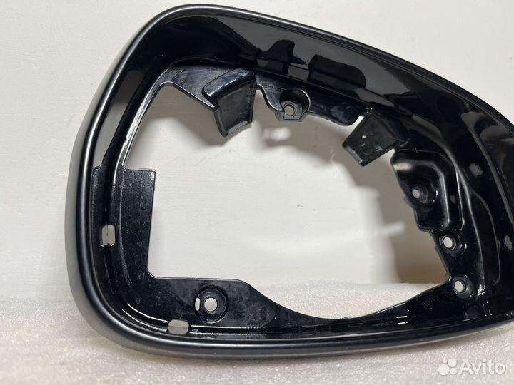 Накладка правого зеркала Kia Stinger