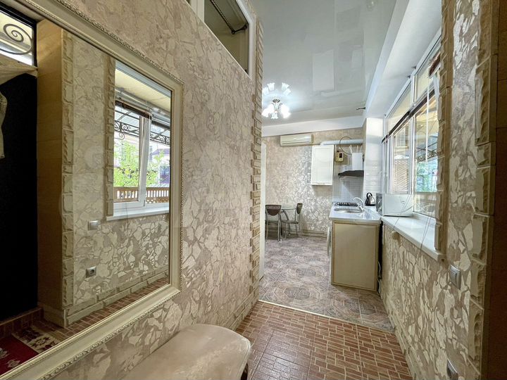 2-к. квартира, 50 м², 1/6 эт.