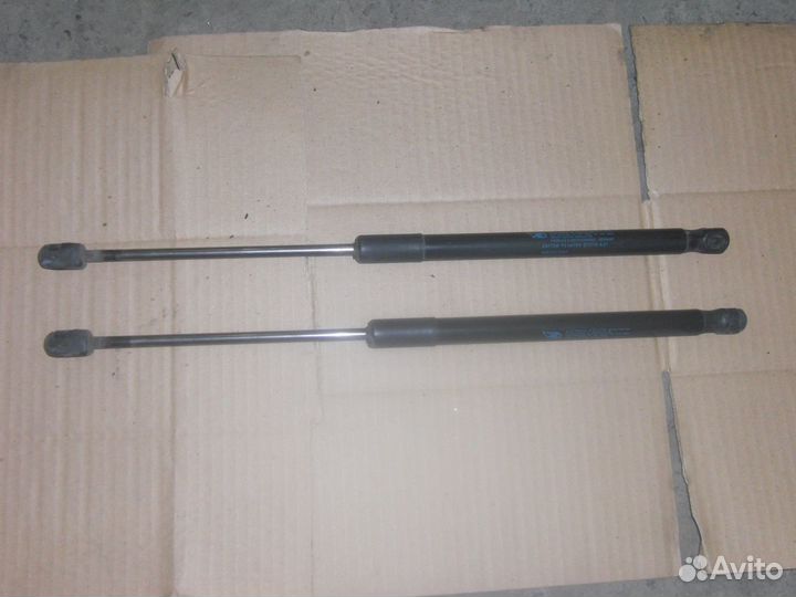 Peugeot 3008 308 207 амортизатор багажника