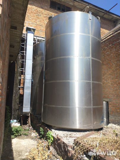 Резервуар вертикальный, 30 куб.М, емкость из нержа