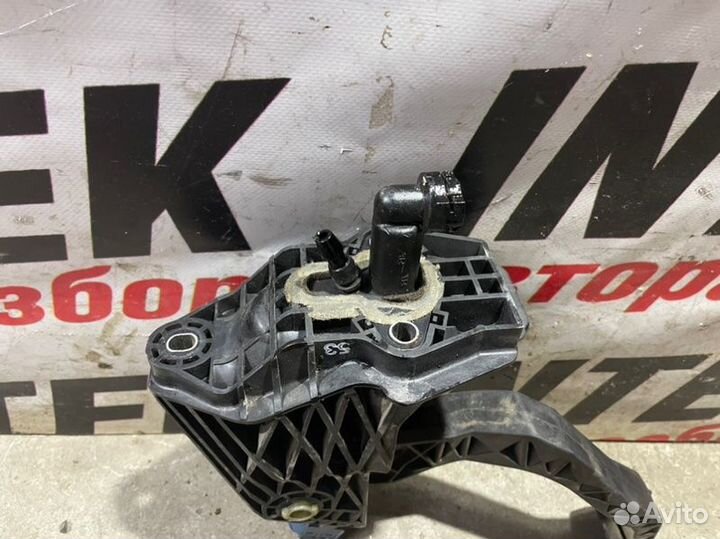 Педаль сцепления Volkswagen Polo седан 1.6 2014