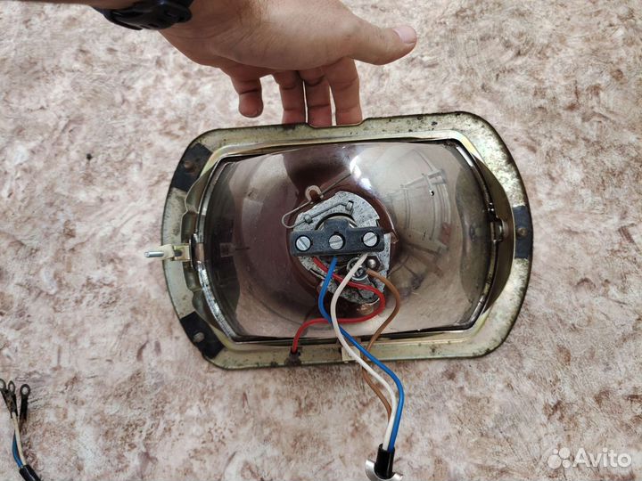 Фара Москвич (Германия)