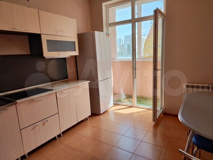 2-к. квартира, 58 м², 4/10 эт.