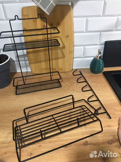 Полки и вешалка