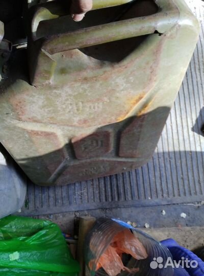 Канистры металлические 20 литров