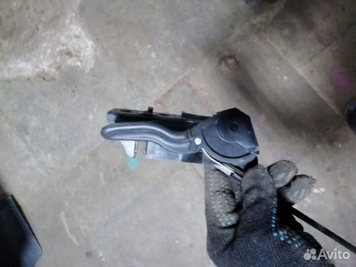 Трос открывания капота Opel Corsa D