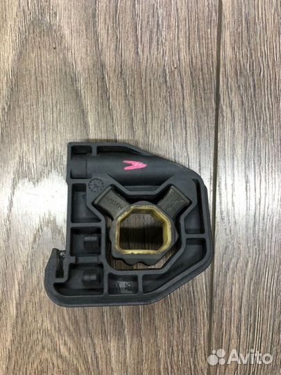 Кронштейн радиатора нижний левый боковой Bmw 3