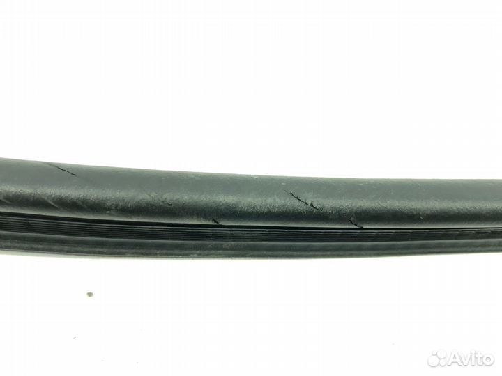 Уплотнитель крышки багажника Lexus Ls600H UVF45