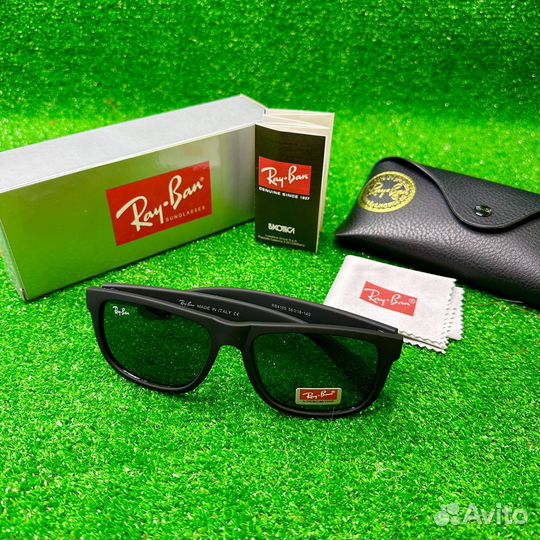 Солнцезащитные очки RayBan