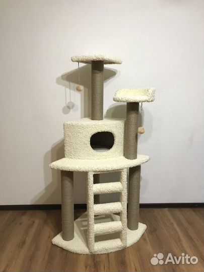 Угловой домик с когтеточками (игровой комплекс)