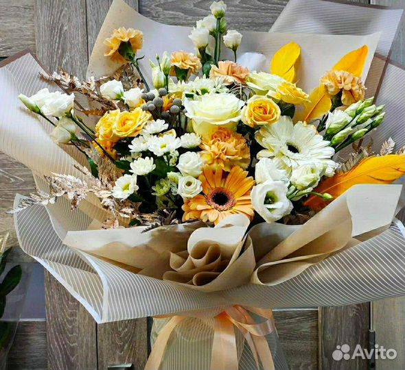 Антуриум,пачки хризантем,пионовидные розы-букеты