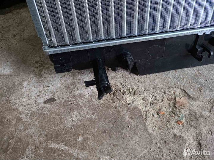 Радиатор охлаждения Toyota Rav4 2 поколения новый