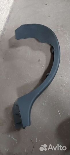 Накладка петля крышки багажника Mercedes w204