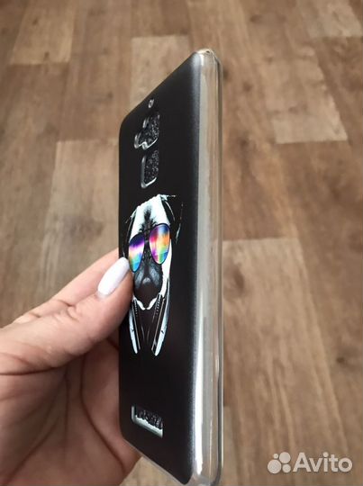 Чехол на телефон