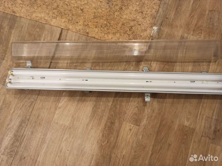 Светильник потолочный люминисцентный