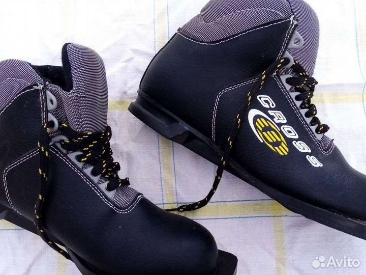 Лыжные ботинки