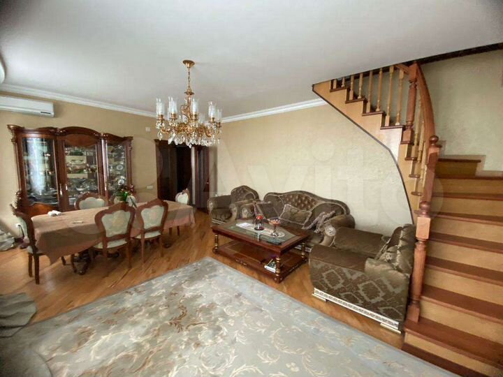 4-к. квартира, 120 м², 9/9 эт.