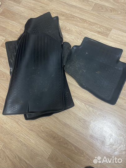 Автомобильные коврики резиновые