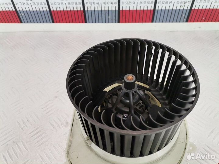 Моторчик печки Dodge Nitro 2007 68004033AA