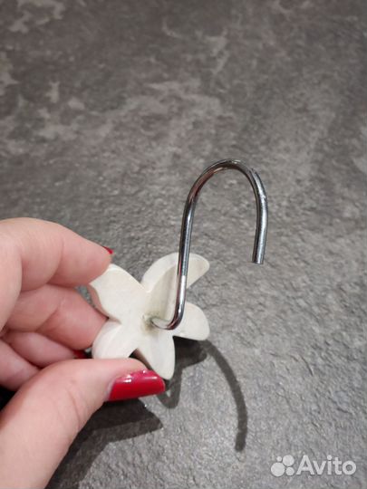 Крючки для штор в ванной комнате