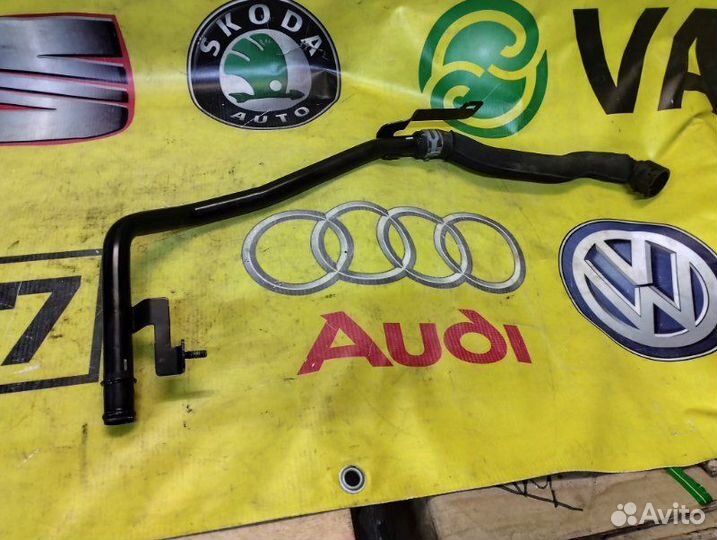 Патрубок системы охлаждения Audi A6 универсал 2.8