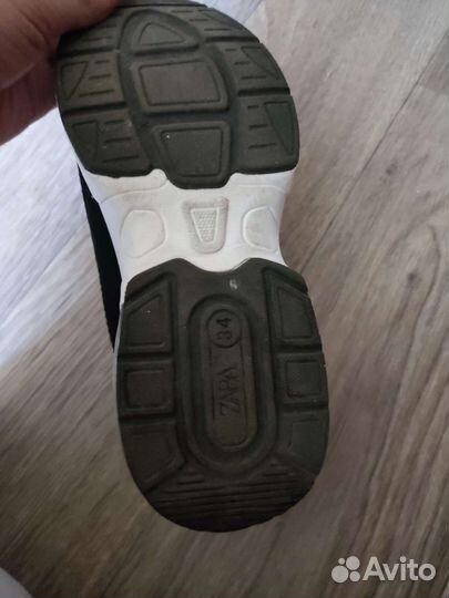 Кроссовки zara