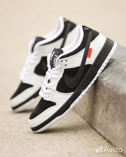 Nike SB dunk LOW black white X tightbooth