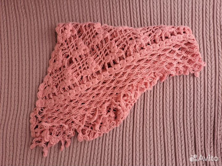 Ажурная шаль ручной работы