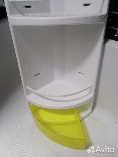 Угловая полка для ванной комнаты