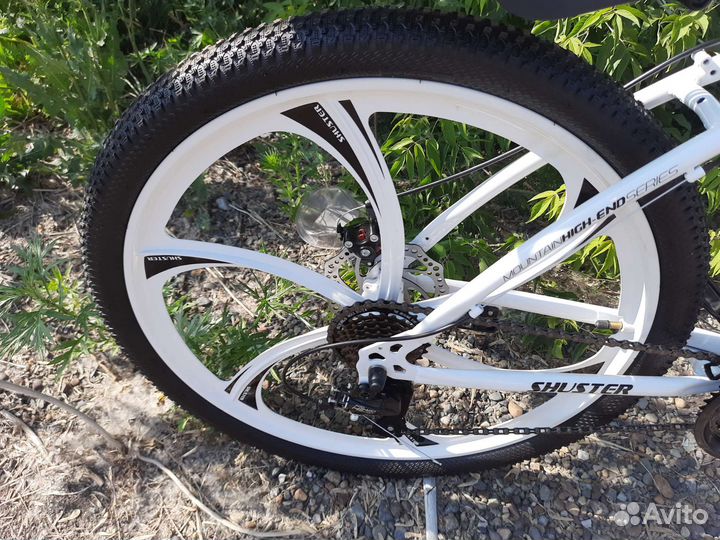 Велосипед новый, на литых дисках 26 дюймов