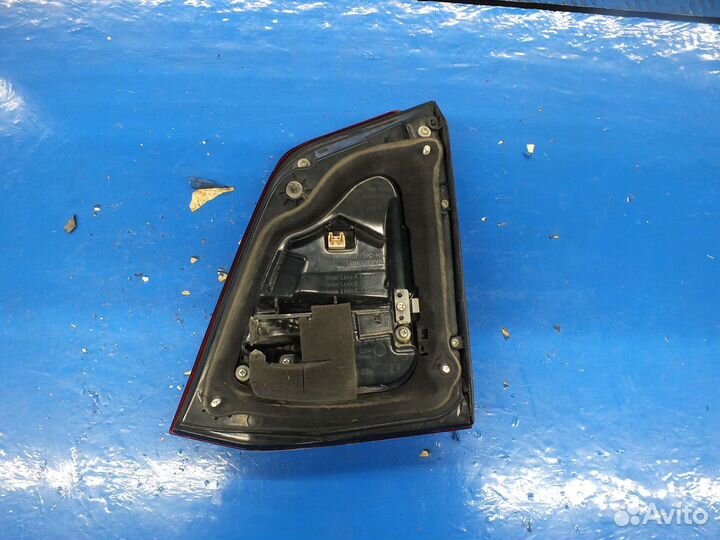 Фонарь задний левый Toyota Land Cruiser 200