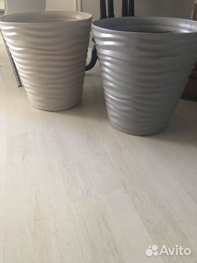 Большой цветочный горшок