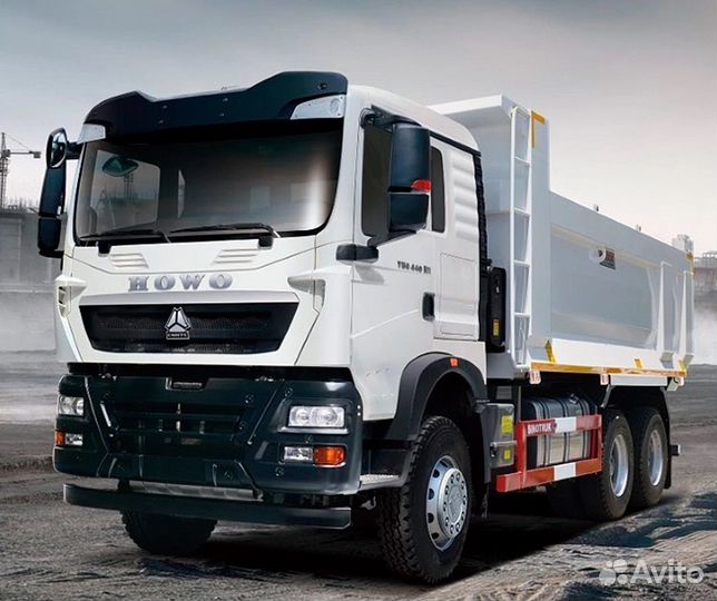 Водитель самосвала