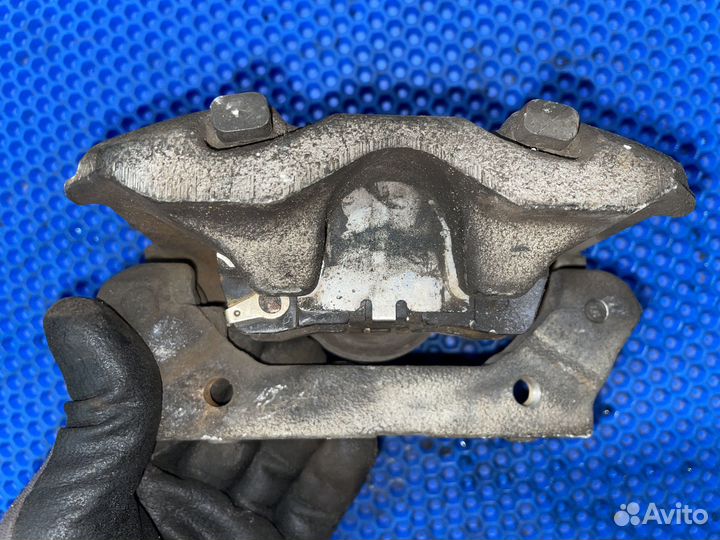 Суппорт задний правый Lexus GS (3)