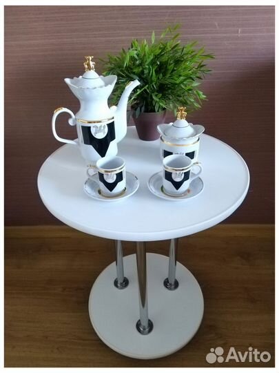 Стол журнальный на колёсиках новый белый, венге