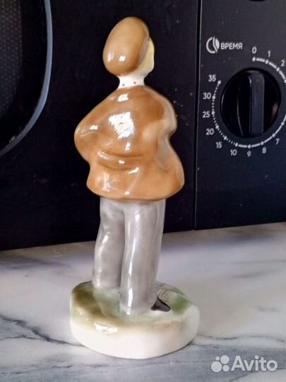 Фарфоровые статуэтки СССР газетчик