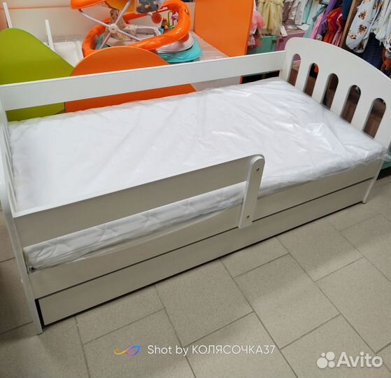 Кровать с бортиком и ящиком (выст. образец)