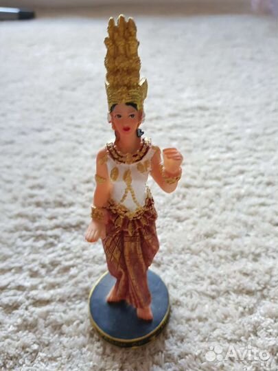 Декоративная статуэтка