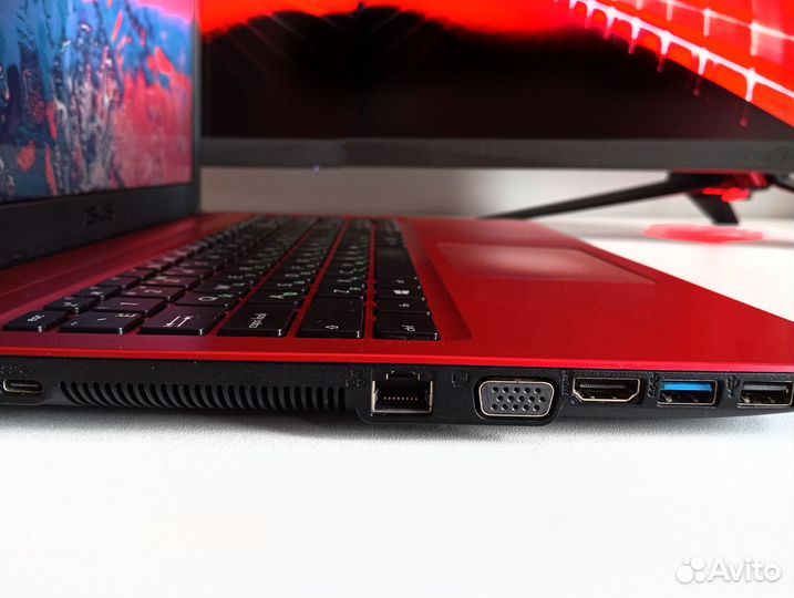 Ноутбук Asus / Intel Core i3 / GeForce