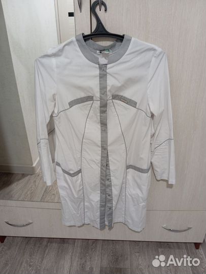 Белый медицинский халат женский