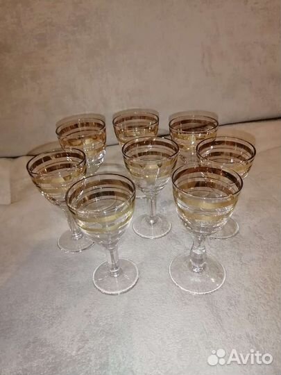 Рюмки позолоченные и хрустальные стаканы