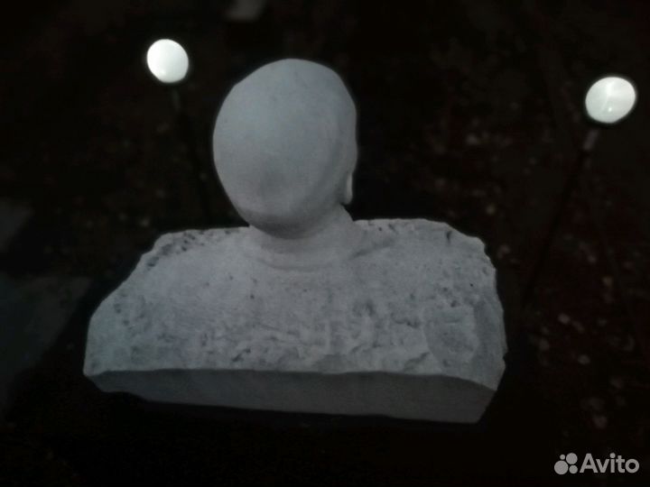 Бюст В. И. Ленина чистый мрамор (Л.Е. Кербель)