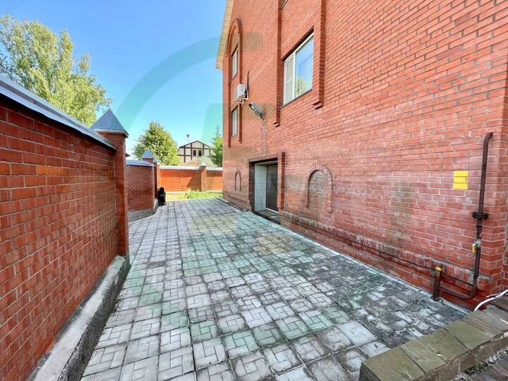 Дом 452,9 м² на участке 11,2 сот.