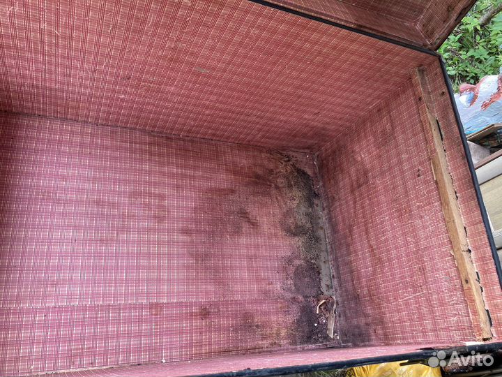 Сундук старинный