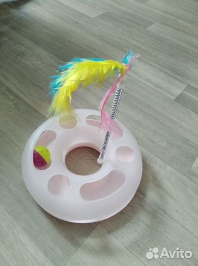 Игрушка с мячиком, пружинкой и перьями для кошек и