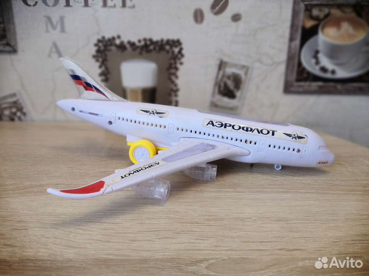 Самолет музыкальный