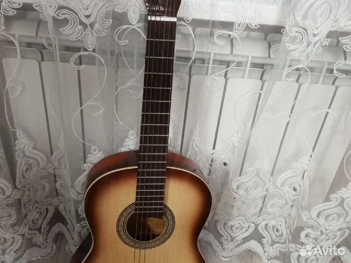 Гитара шестиструнная