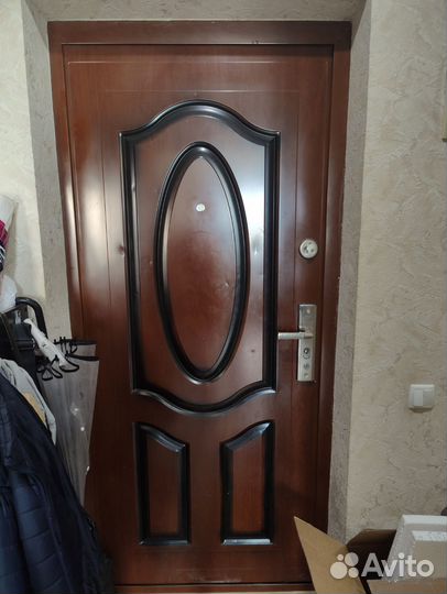 Дверь с коробкой б/у