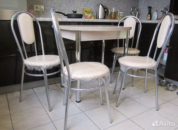 Кухонный стол раскладной и 4 стула