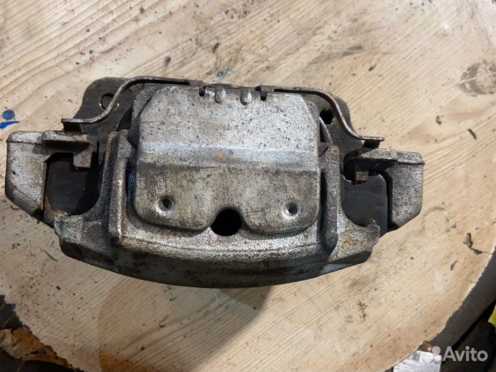 Суппорт передний левый bmw x5 е70 x6 е71